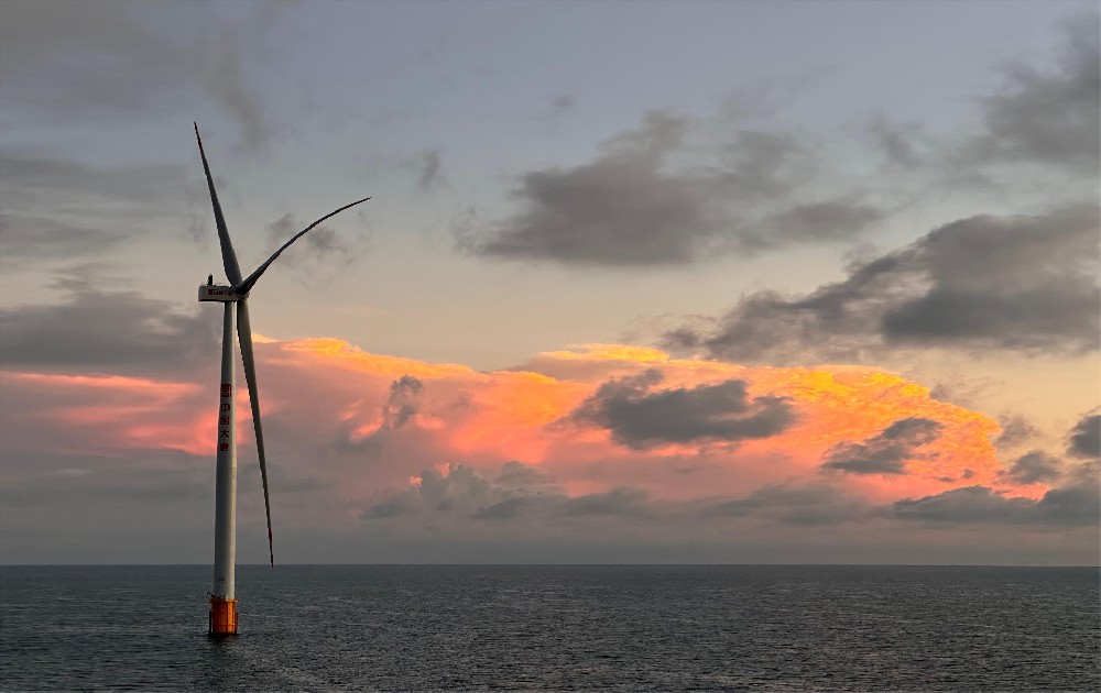 海南1200MW海上風(fēng)電項目！“精銦01”完成首臺風(fēng)機安裝